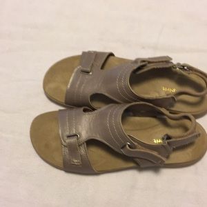 Women’s Easy Spirit shoes